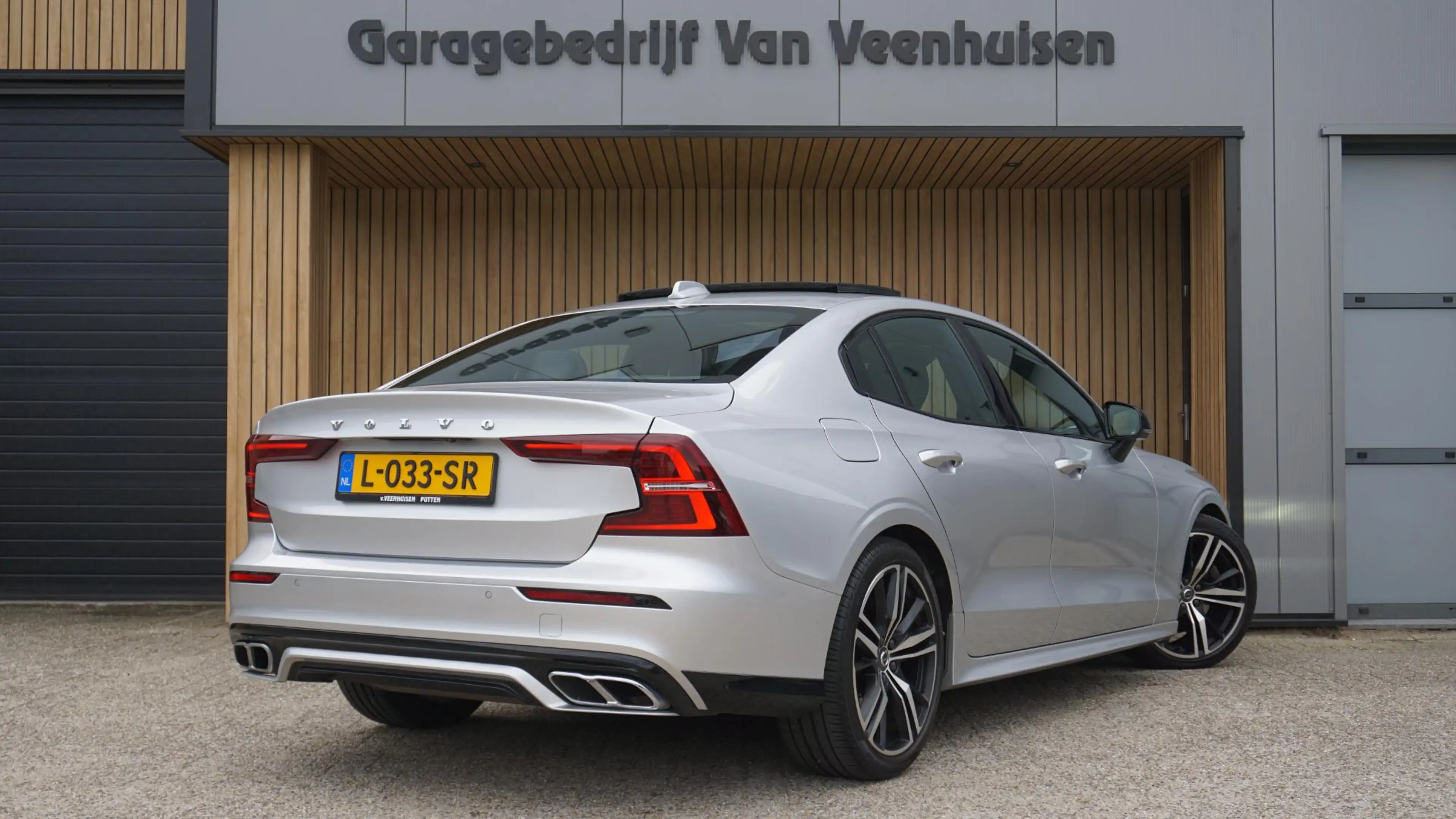 Volvo S60 2.0 163pk B3 R-Design & Style-Pack Pano.Dak *Black — photo 6