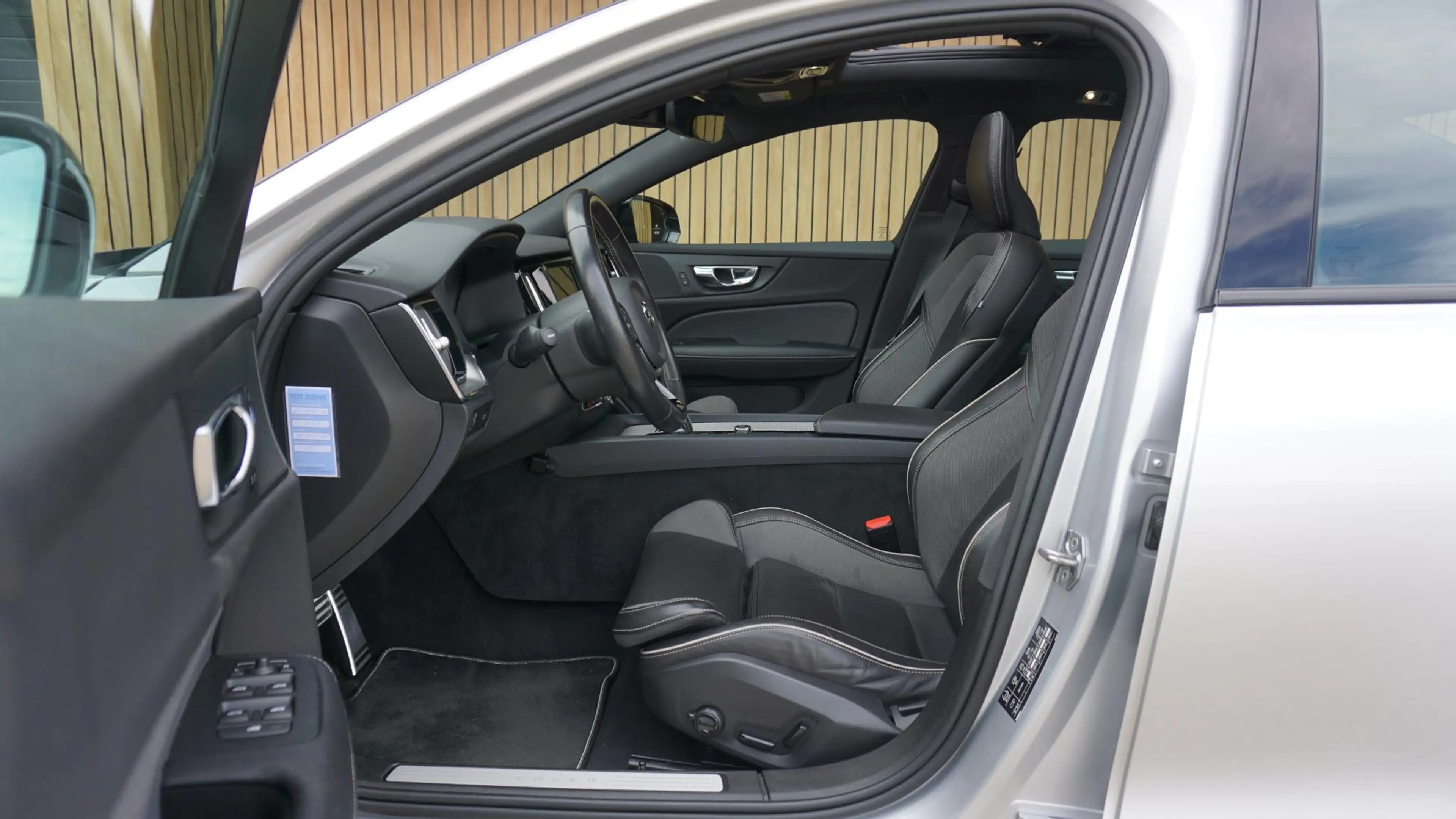 Volvo S60 2.0 163pk B3 R-Design & Style-Pack Pano.Dak *Black — photo 7