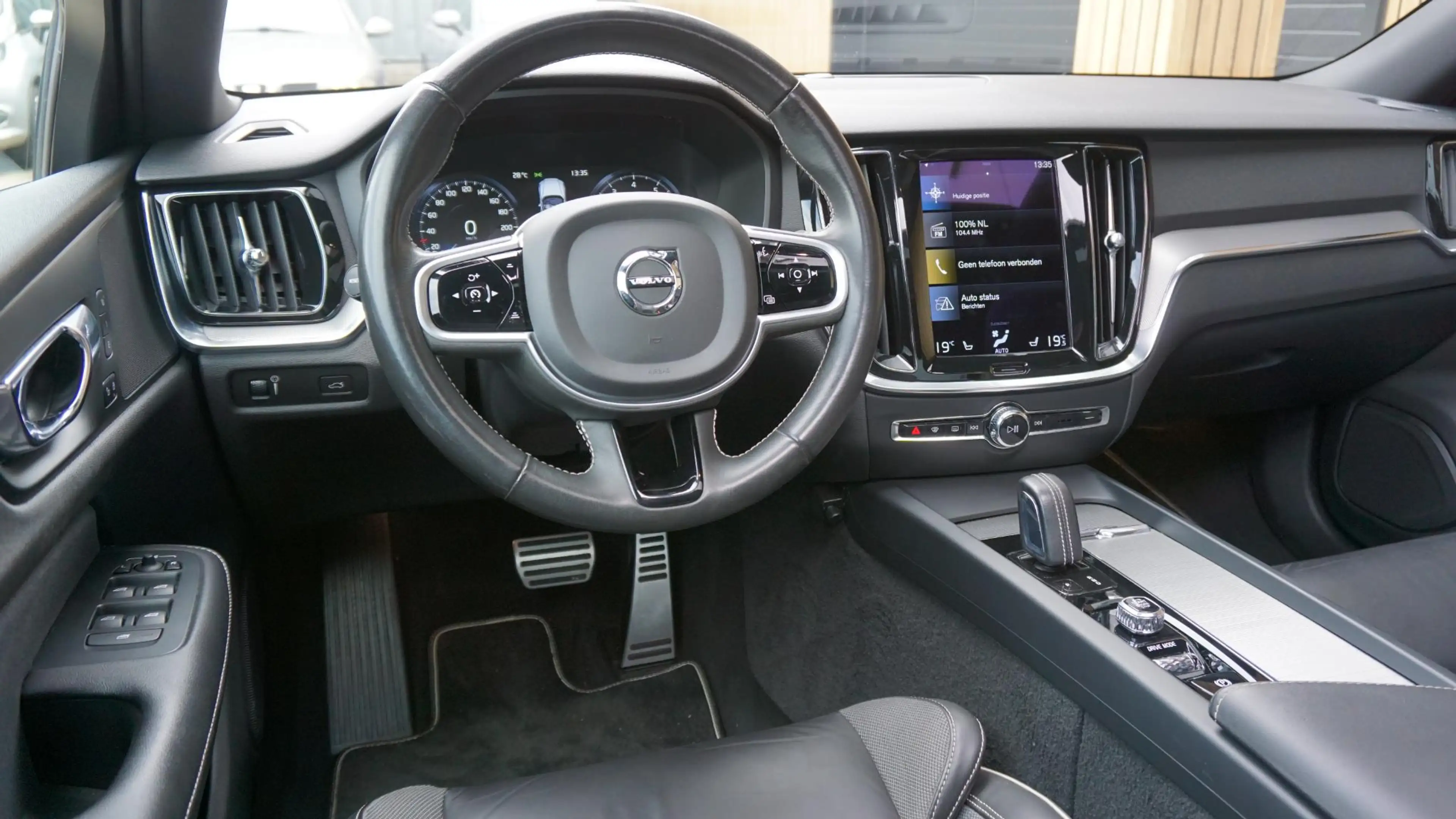 Volvo S60 2.0 163pk B3 R-Design & Style-Pack Pano.Dak *Black — photo 9