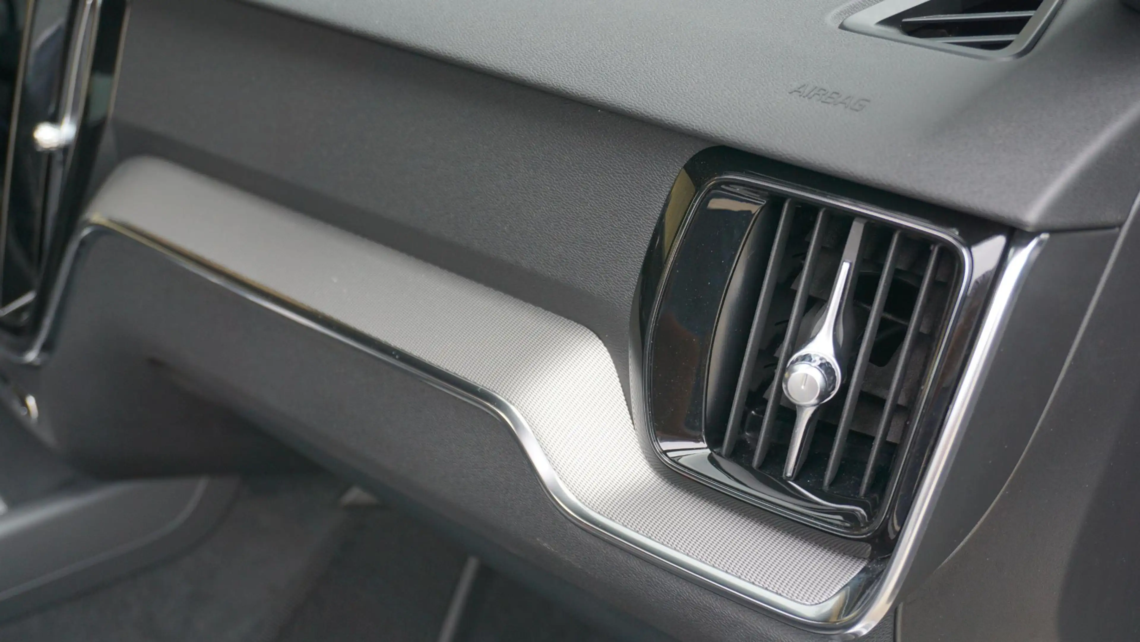 Volvo S60 2.0 163pk B3 R-Design & Style-Pack Pano.Dak *Black — photo 47