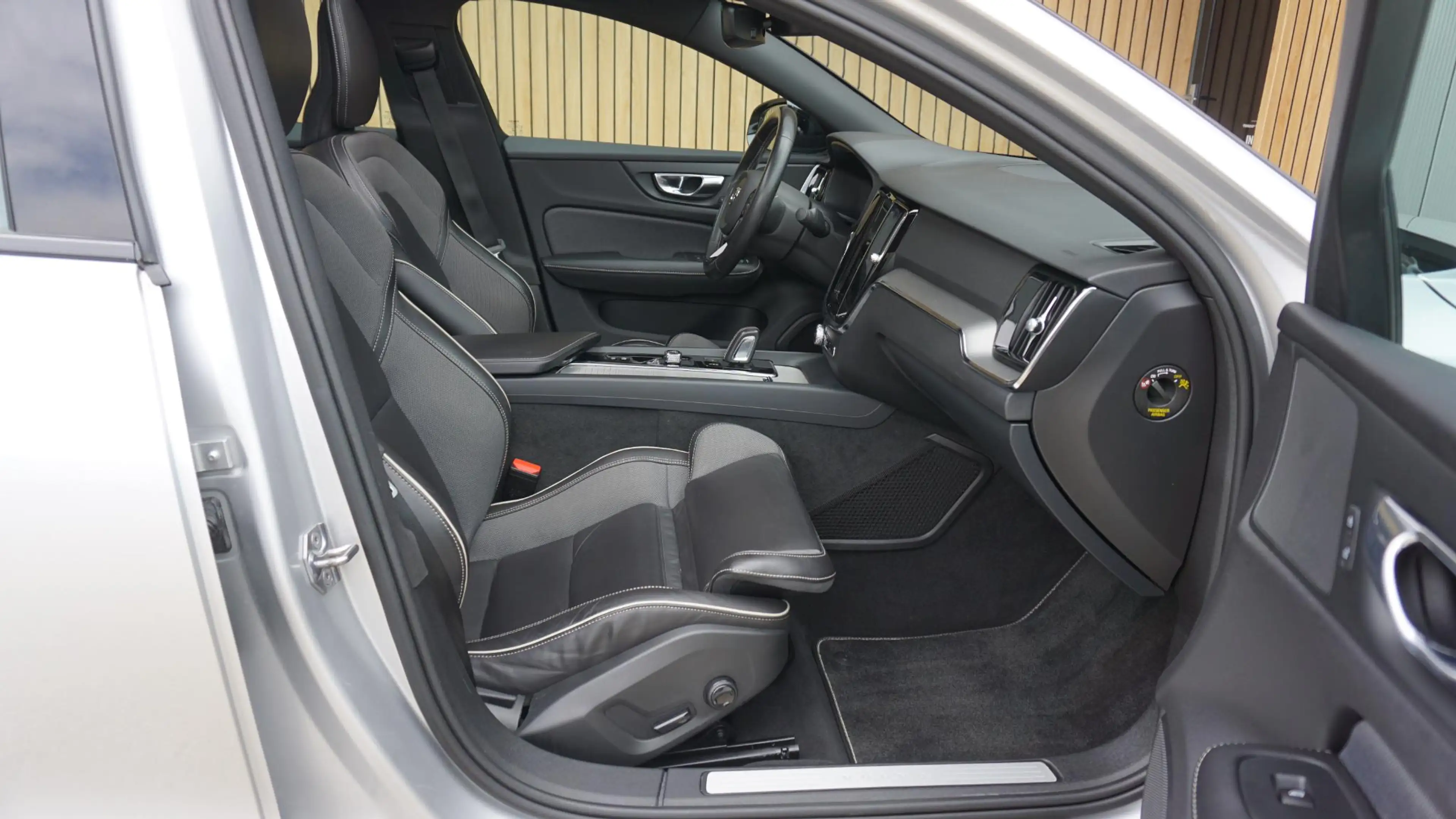 Volvo S60 2.0 163pk B3 R-Design & Style-Pack Pano.Dak *Black — photo 10