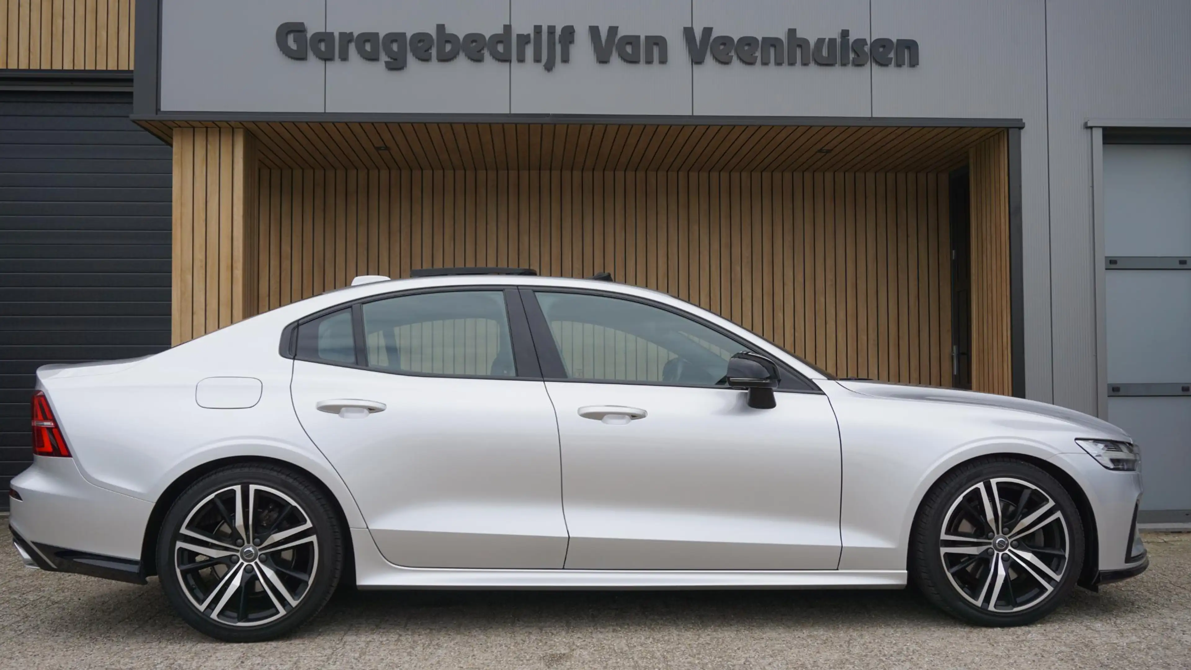 Volvo S60 2.0 163pk B3 R-Design & Style-Pack Pano.Dak *Black — photo 3