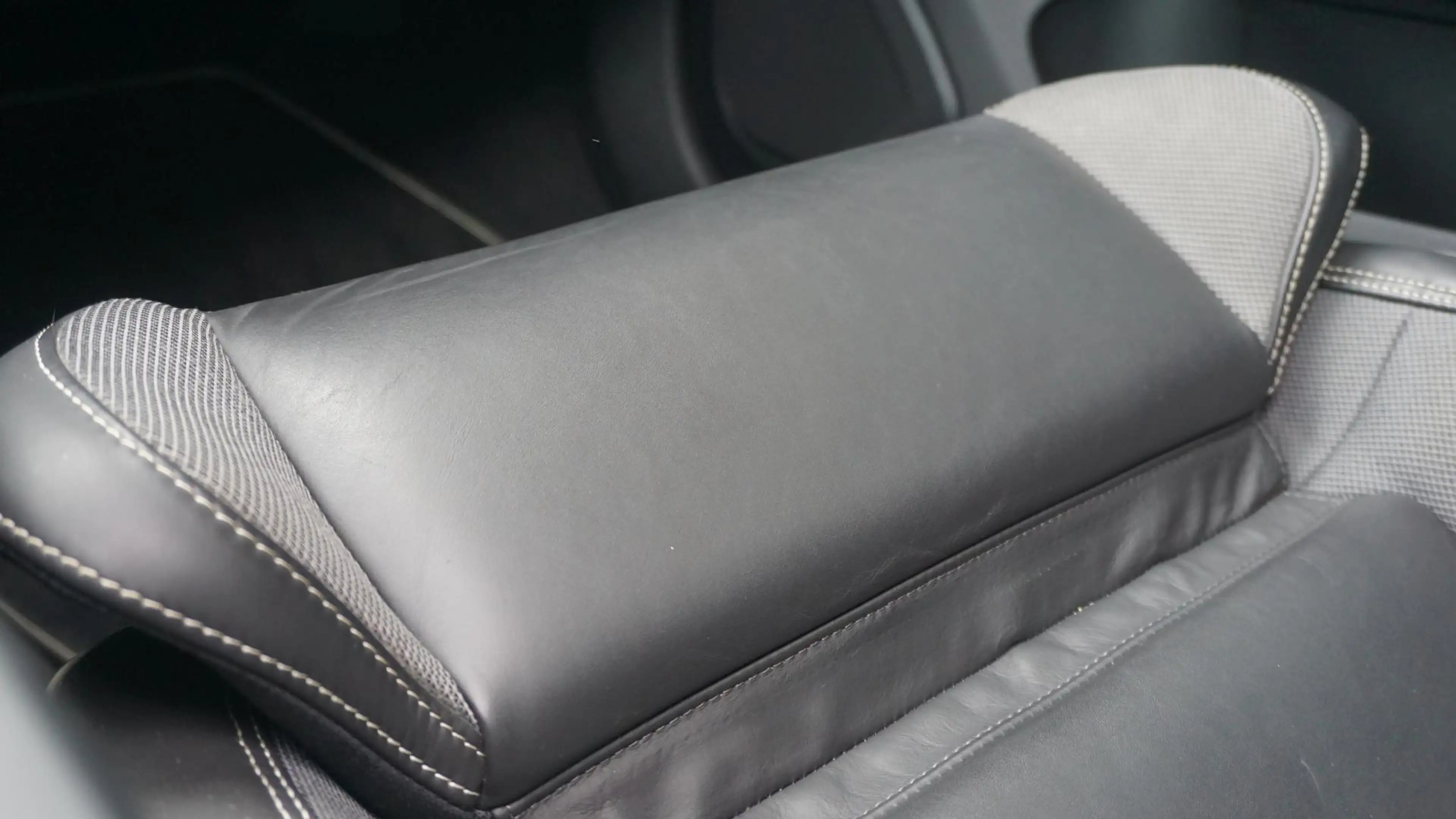 Volvo S60 2.0 163pk B3 R-Design & Style-Pack Pano.Dak *Black — photo 26