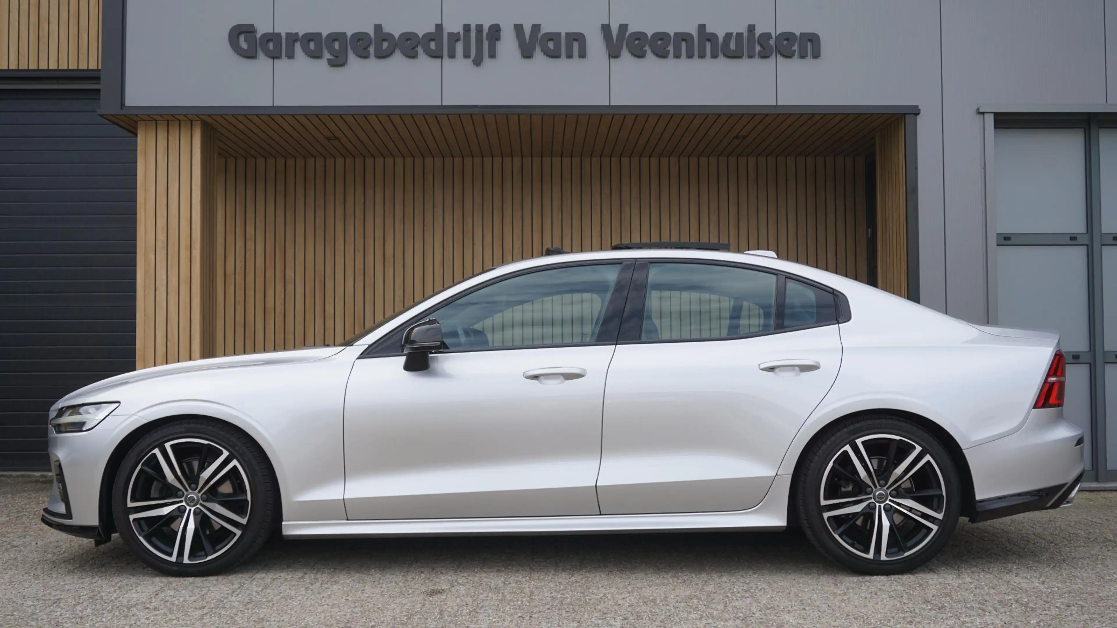 Volvo S60 2.0 163pk B3 R-Design & Style-Pack Pano.Dak *Black — photo 2