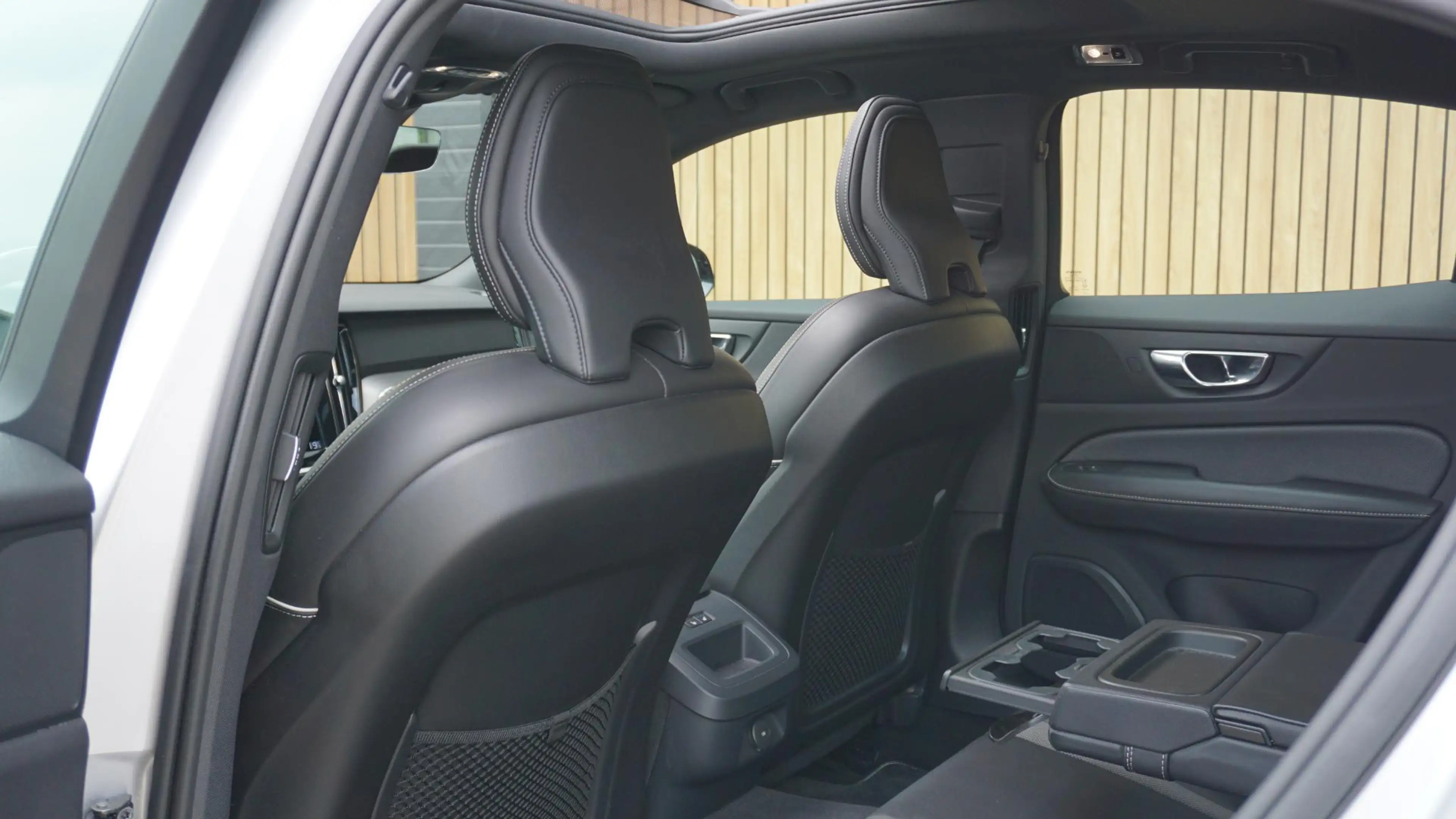 Volvo S60 2.0 163pk B3 R-Design & Style-Pack Pano.Dak *Black — photo 30