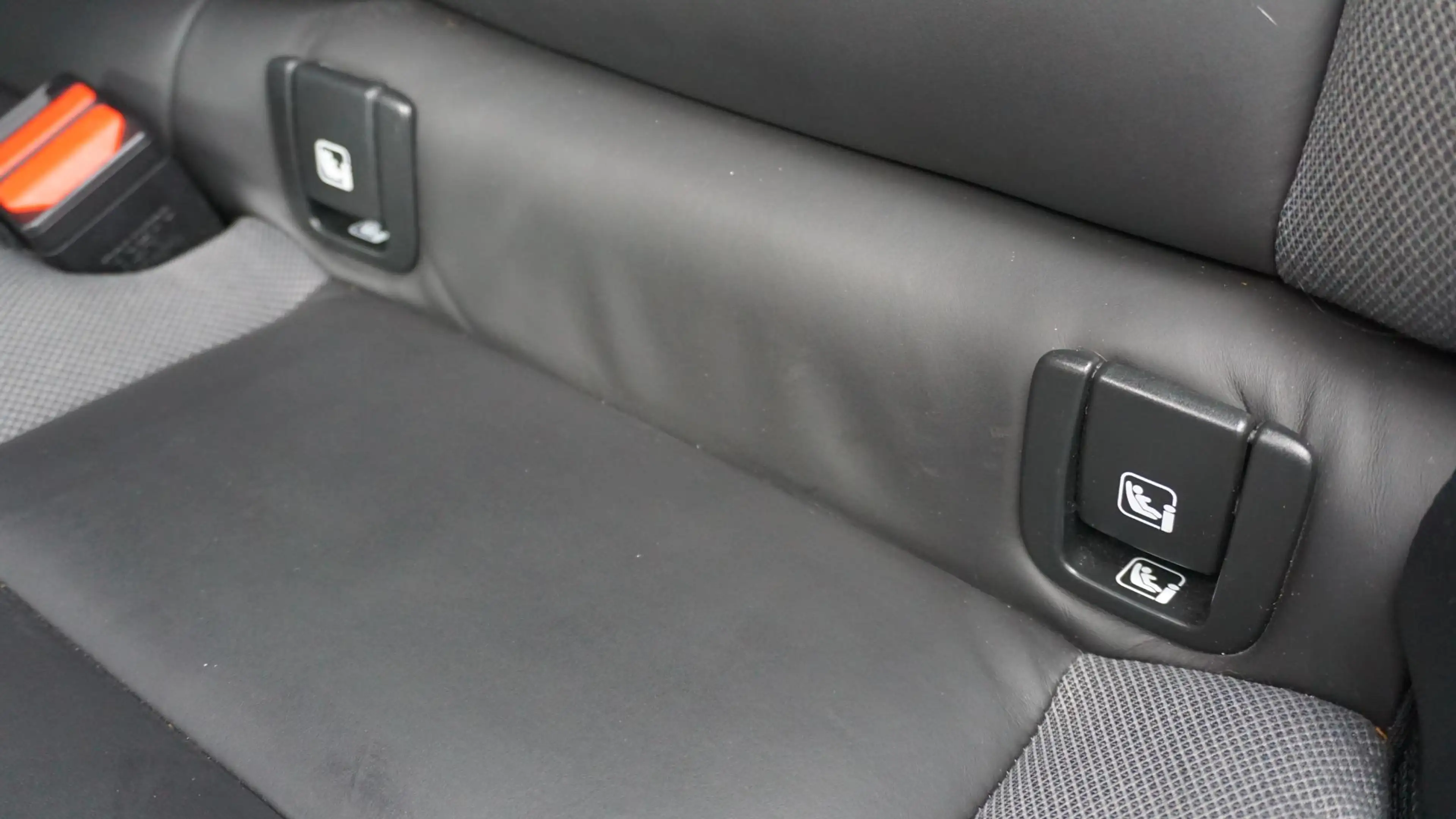 Volvo S60 2.0 163pk B3 R-Design & Style-Pack Pano.Dak *Black — photo 33