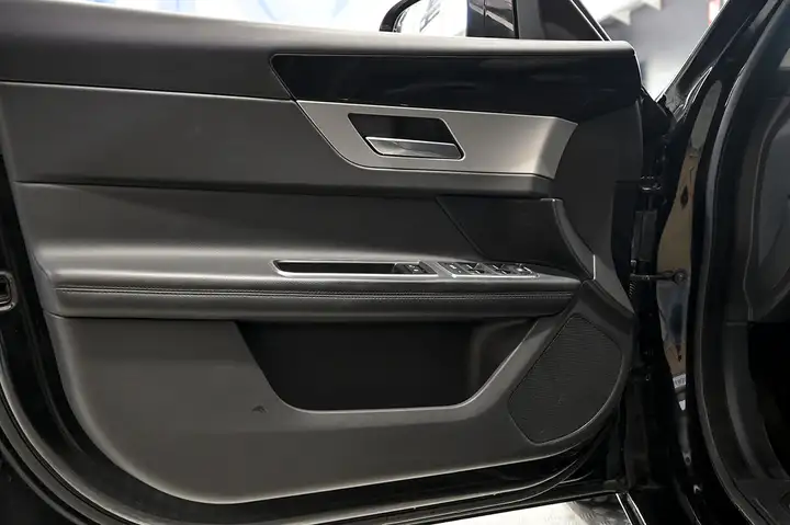 Jaguar XF 2.0 Diesel Prestige 2017, foto 23