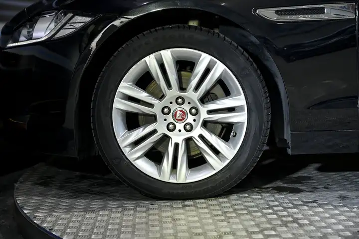 Jaguar XF 2.0 Diesel Prestige 2017, foto 14