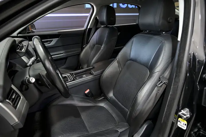 Jaguar XF 2.0 Diesel Prestige 2017, foto 25