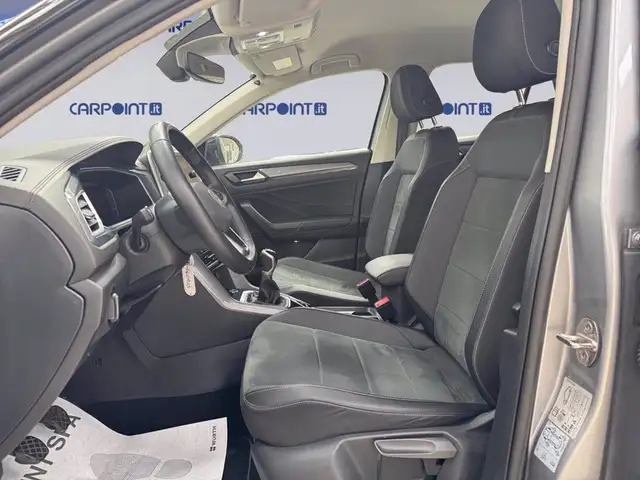 Volkswagen T-Roc view 10