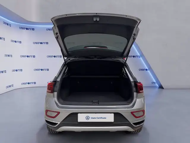 Volkswagen T-Roc view 18