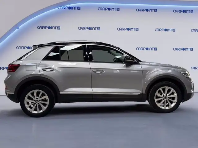 Volkswagen T-Roc view 7