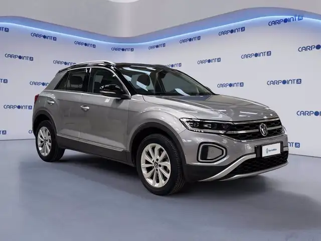 Volkswagen T-Roc view 8