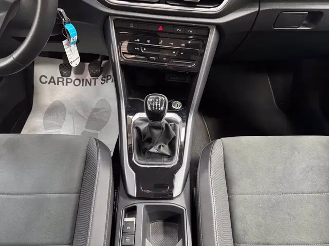 Volkswagen T-Roc view 12