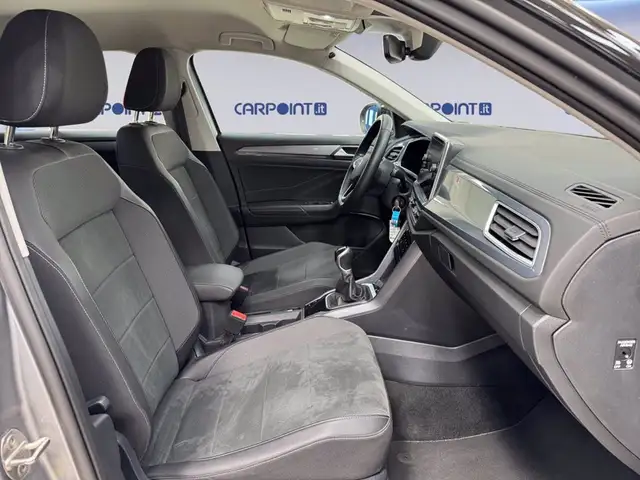 Volkswagen T-Roc view 16