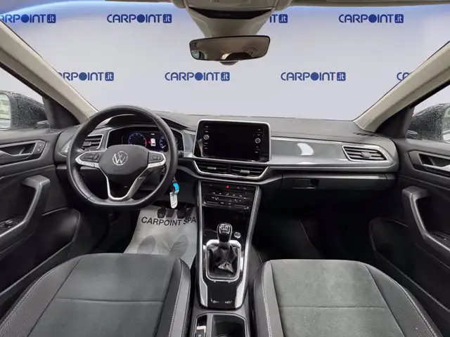 Volkswagen T-Roc view 11