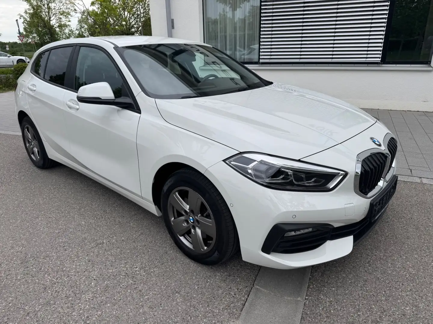 BMW 118 1 Lim. 118 I Advantage,Navi,ParkAssistant,Sitzhz Weiß - 1