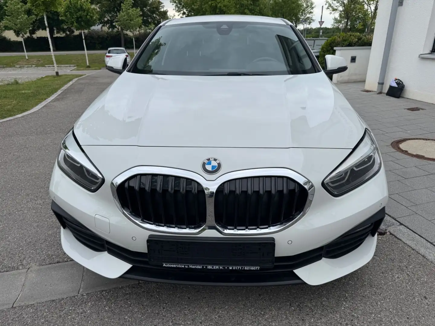 BMW 118 1 Lim. 118 I Advantage,Navi,ParkAssistant,Sitzhz Weiß - 2