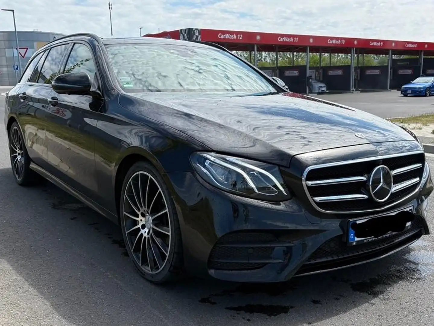 Mercedes-Benz E 400 E 400 4Matic T 9G-TRONIC AMG Line Schwarz - 1