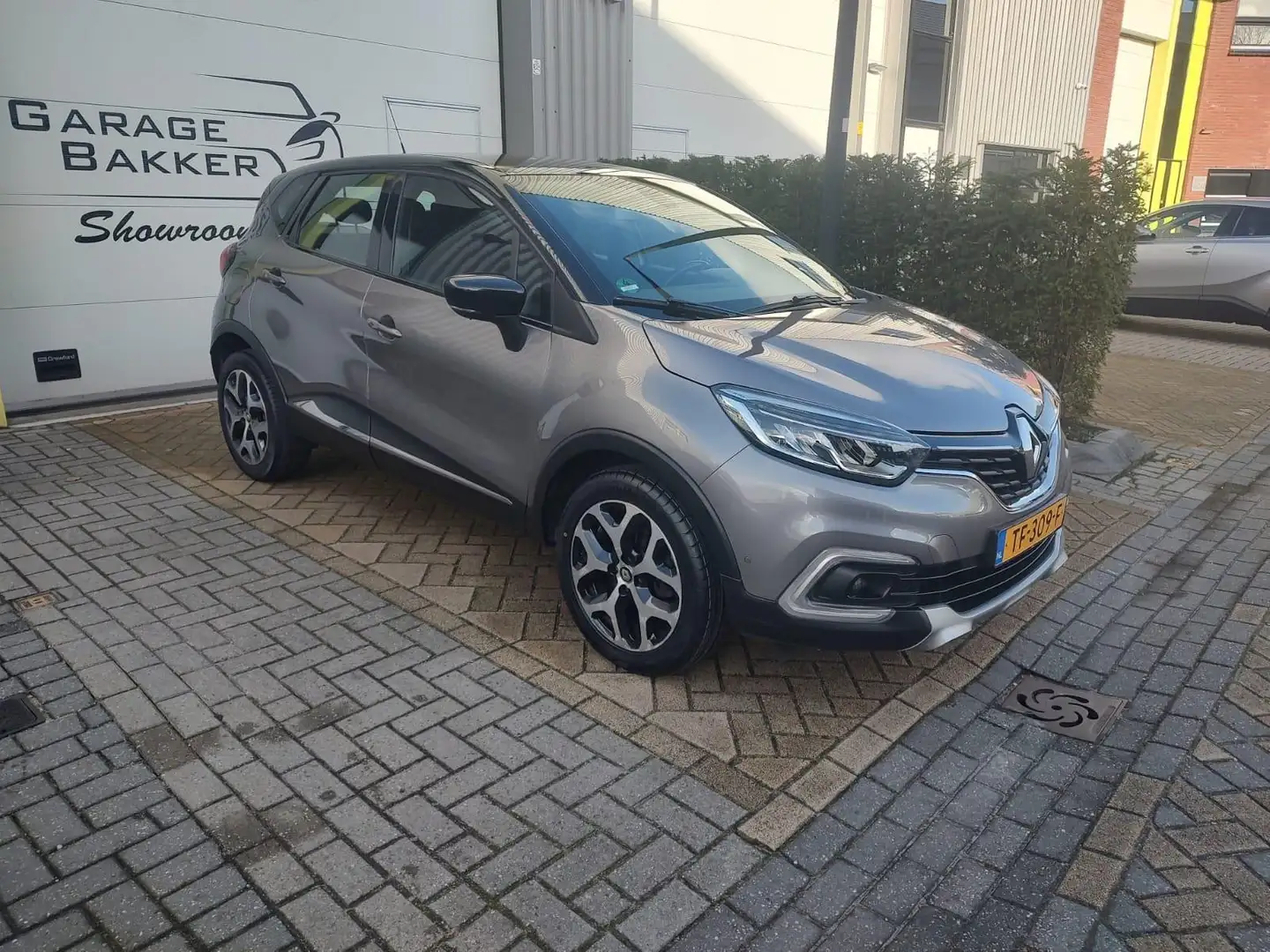 Renault Captur 0.9 TCe Intens Grau - 2