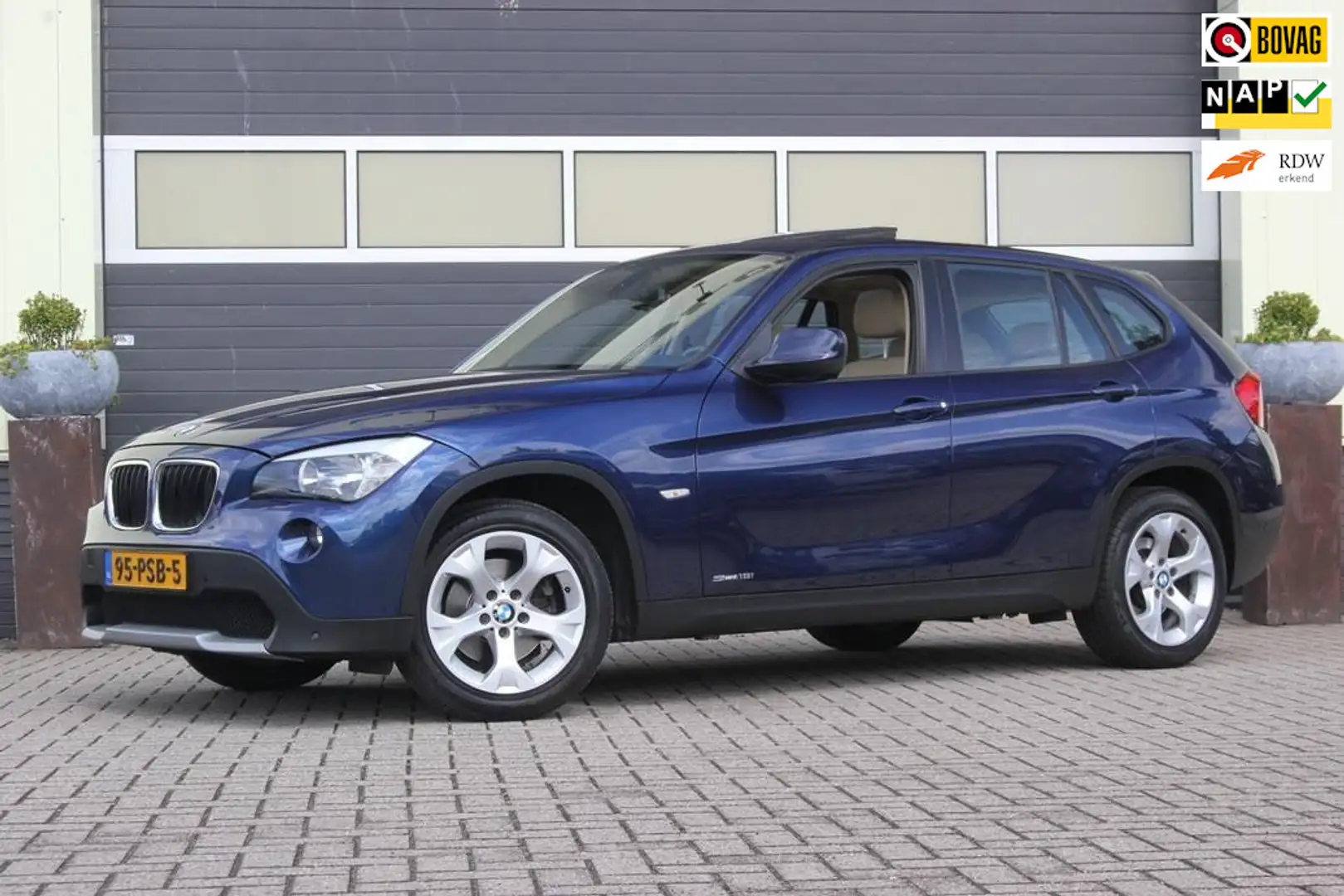 BMW X1 SDrive18i Executive | Trekhaak | Panoramadak | Blauw - 1