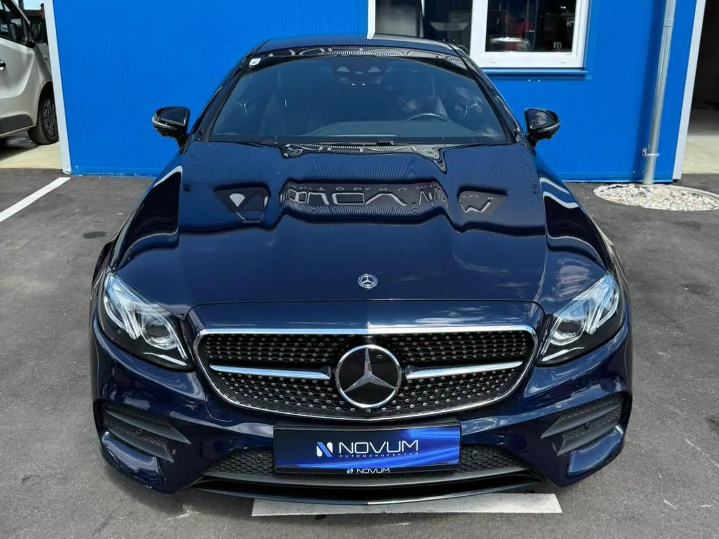 Mercedes-Benz E 200 E 200 (238.342) Blau - 1
