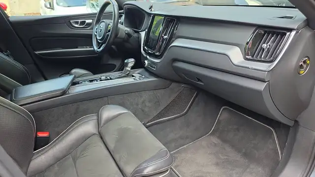 Volvo XC60 view 10