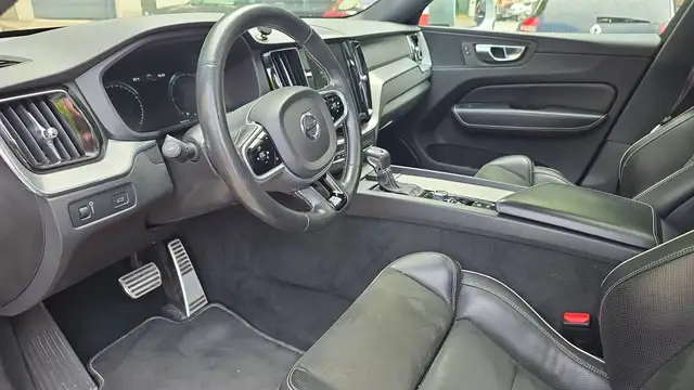 Volvo XC60 view 8