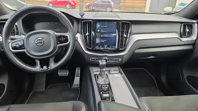 Volvo XC60 view 11