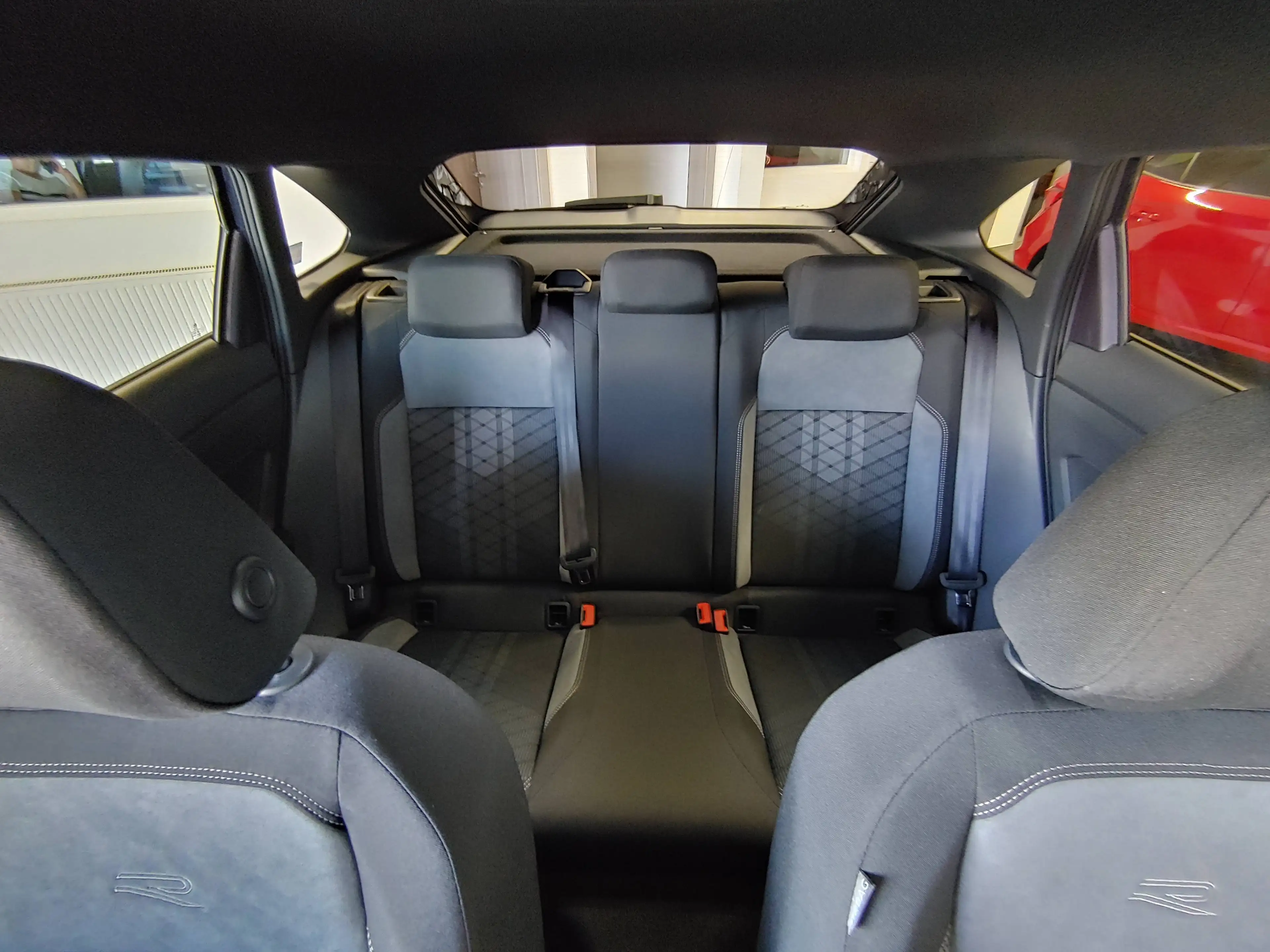Volkswagen Taigo 1.0 TSI DSG R-Line AHK/Matrix/AppCon/Kam/ACC/4J. — photo 14