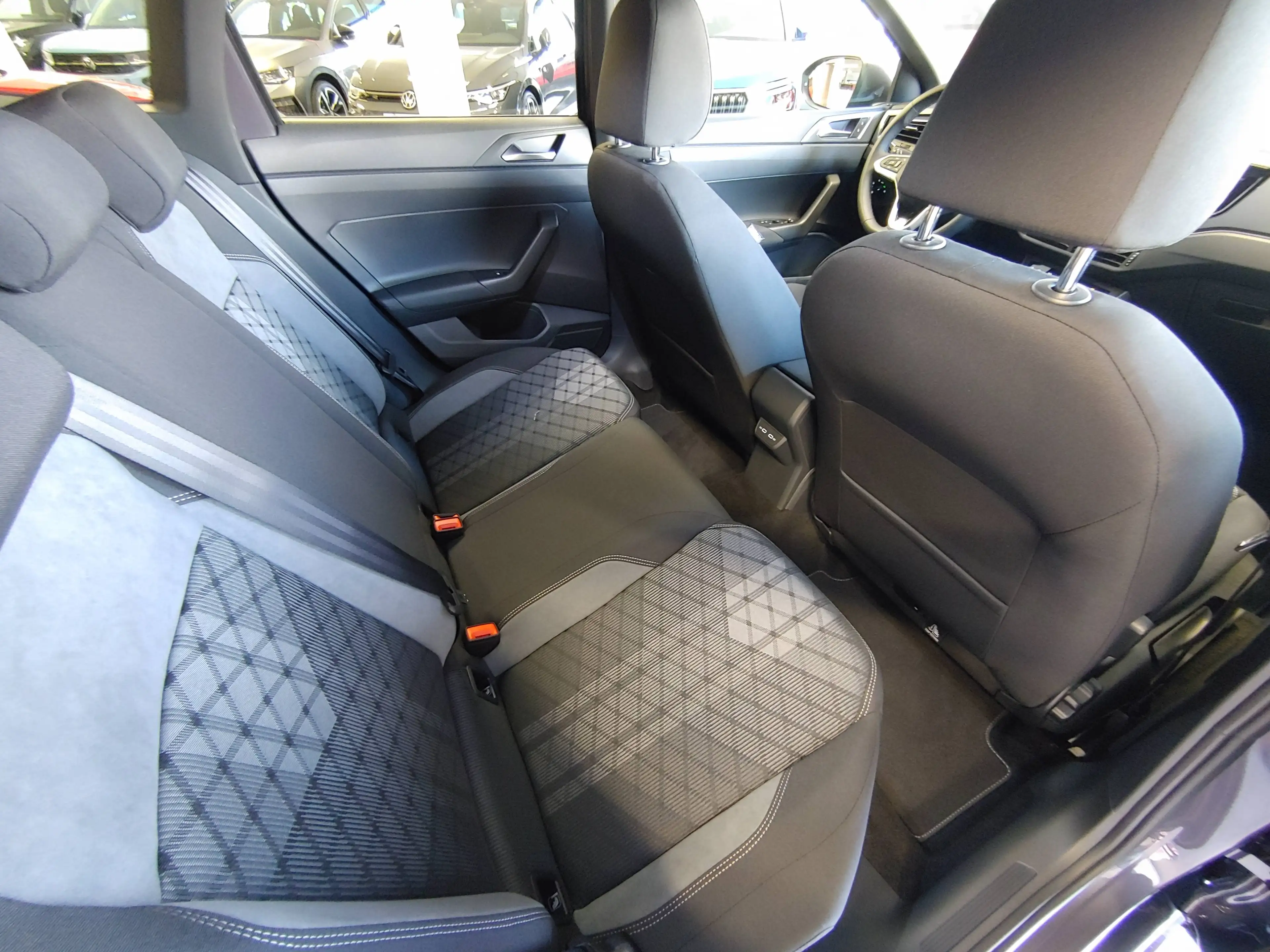 Volkswagen Taigo 1.0 TSI DSG R-Line AHK/Matrix/AppCon/Kam/ACC/4J. — photo 12