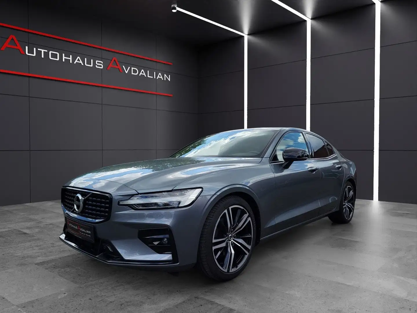 Volvo S60 Lim. B4 R-Design R-KAM|STDHZ|ACC|H&K|SHZ V+H Grau - 1