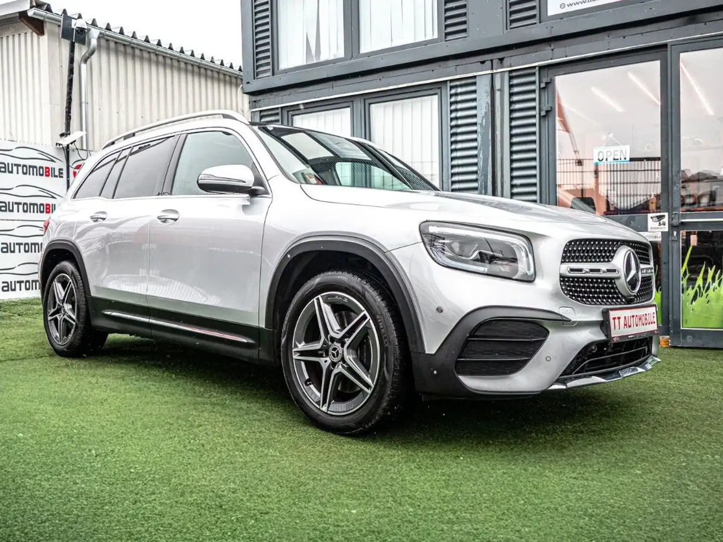 Mercedes-Benz GLB 250 4Matic AMG Line PANO|AHK|LED|KEYLESS|KAM Argent - 1