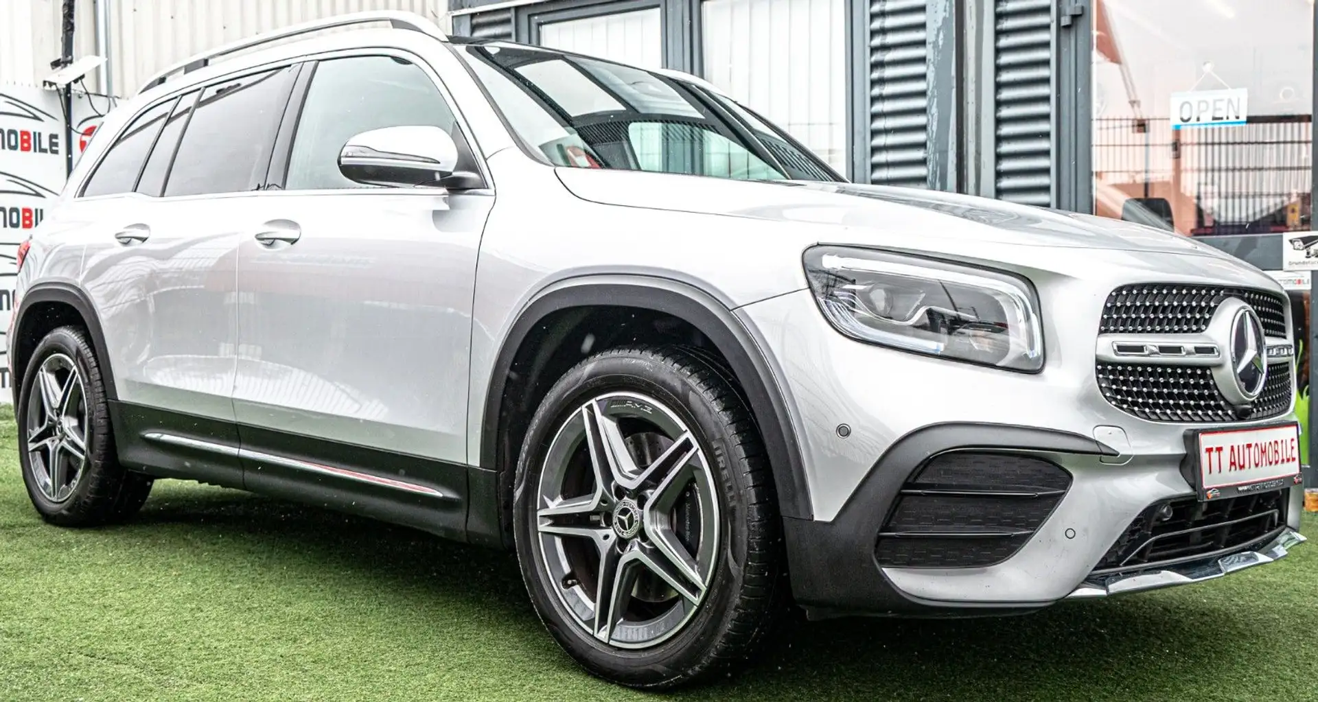 Mercedes-Benz GLB 250 4Matic AMG Line PANO|AHK|LED|KEYLESS|KAM Argent - 2