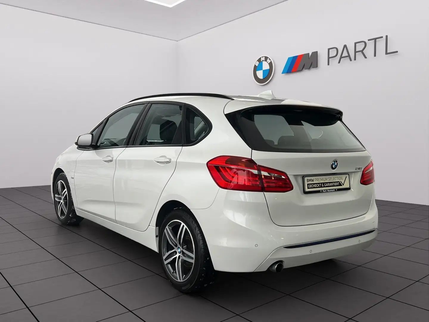 BMW 218 i ActiveTourer SportLine Navi LED AHK RFK Weiß - 2