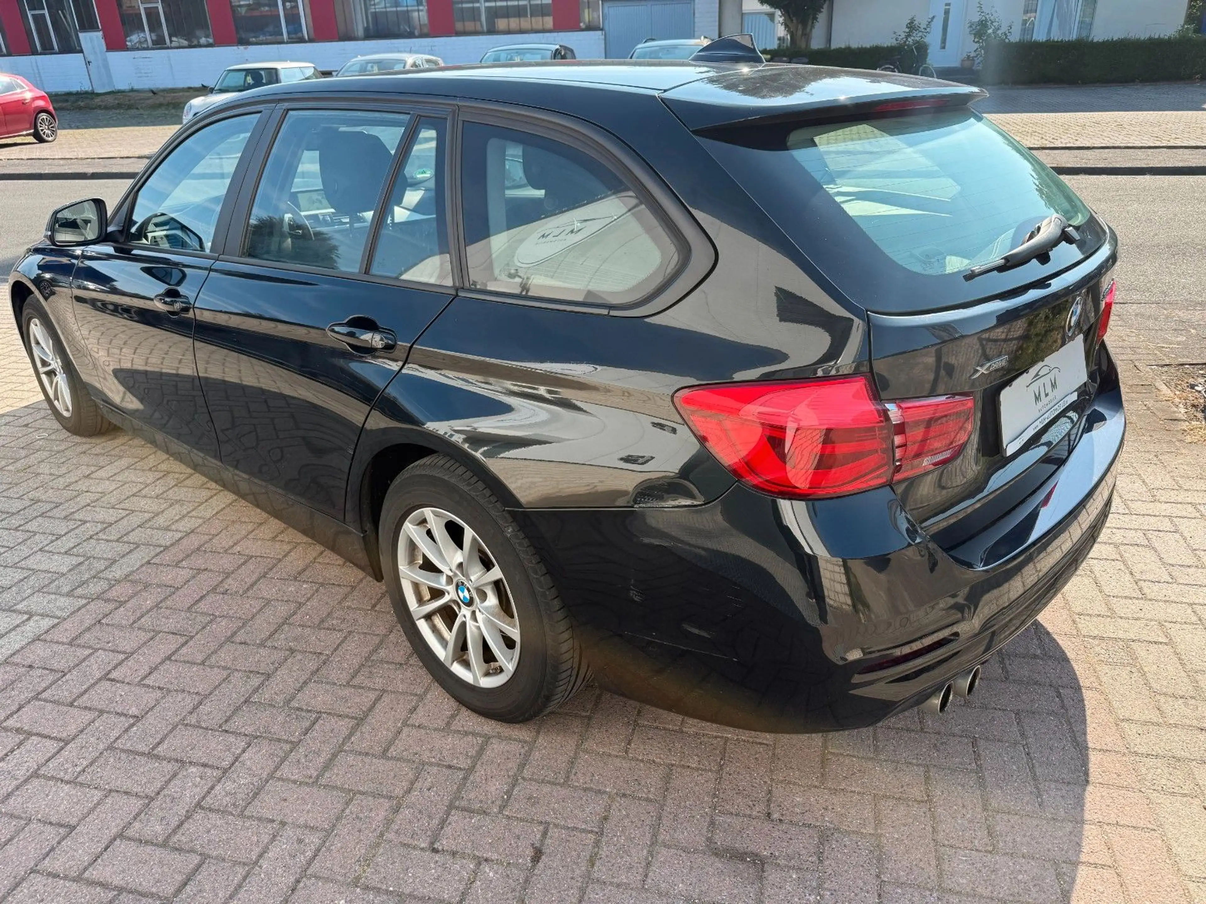 BMW 320 3 Touring 320 d xDrive — photo 9