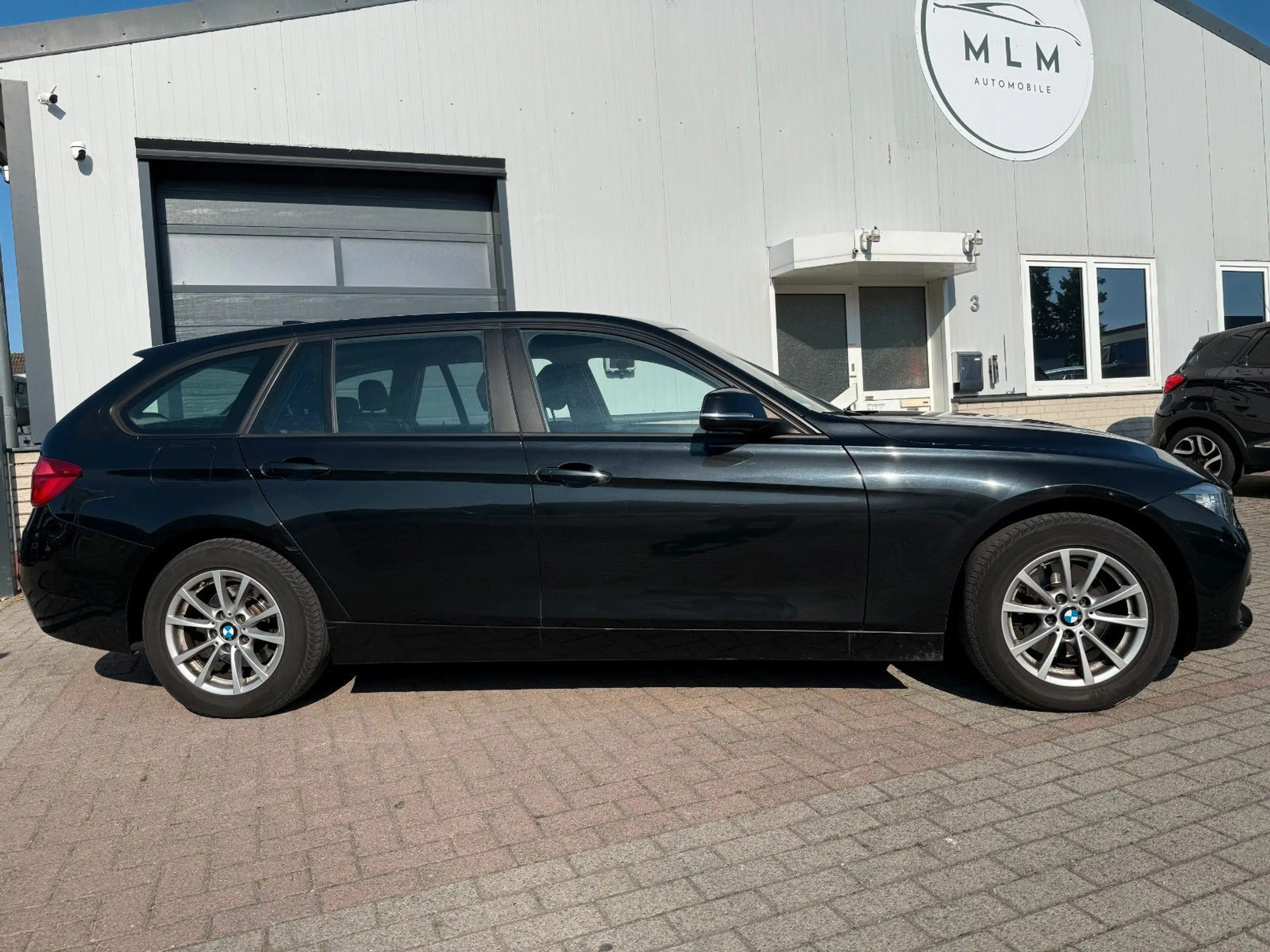 BMW 320 3 Touring 320 d xDrive — photo 4