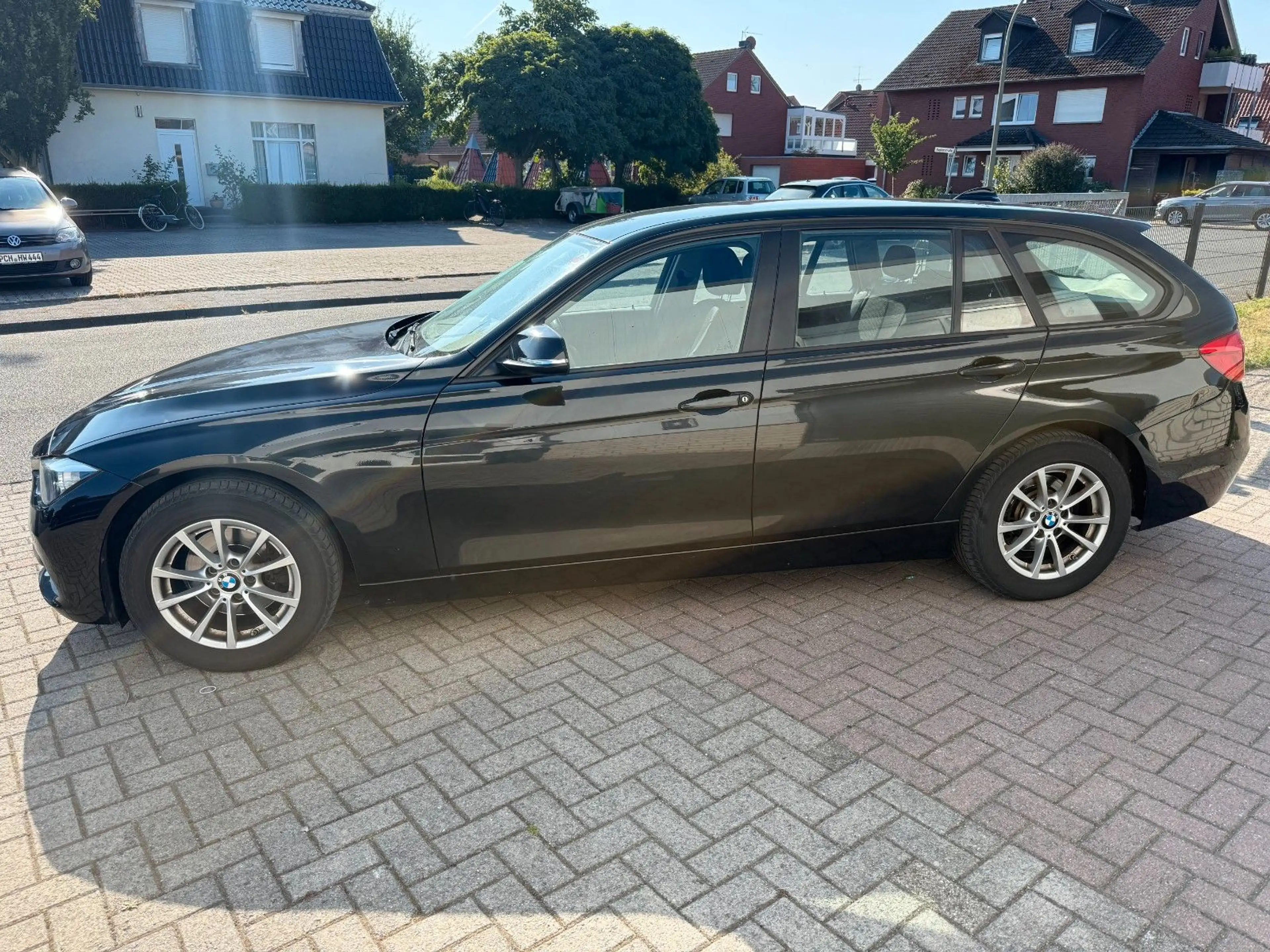 BMW 320 3 Touring 320 d xDrive — photo 10