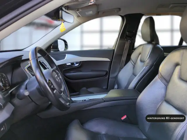 Volvo XC90 view 13