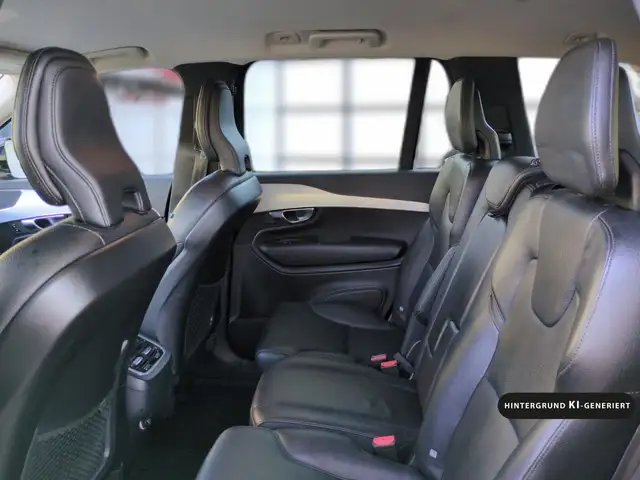 Volvo XC90 view 18
