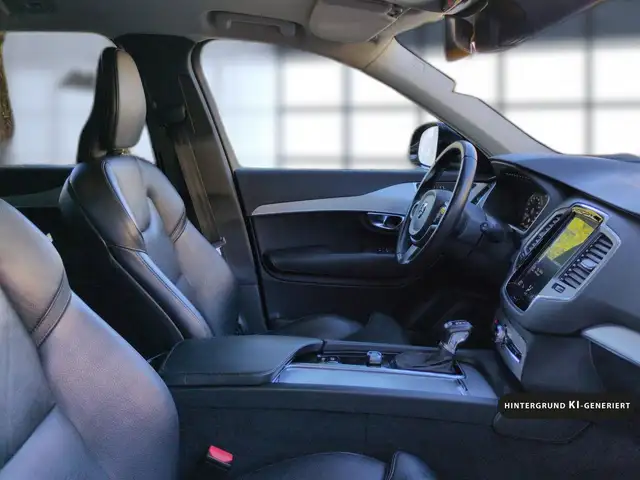 Volvo XC90 view 22
