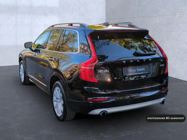 Volvo XC90 view 5