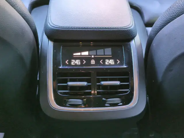 Volvo XC90 view 25