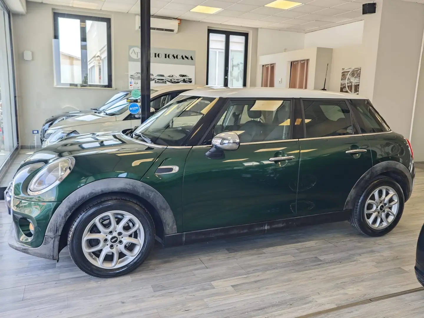 MINI Cooper D Mini 1.5 Cooper D 5p Grün - 2