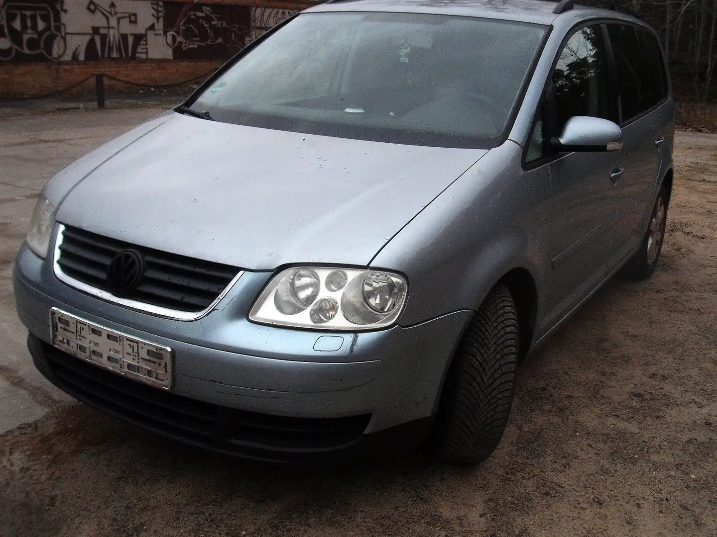 Volkswagen Touran Kombi 1,6 Ez 10/06 TÜV 11/26 HK Silber - 1