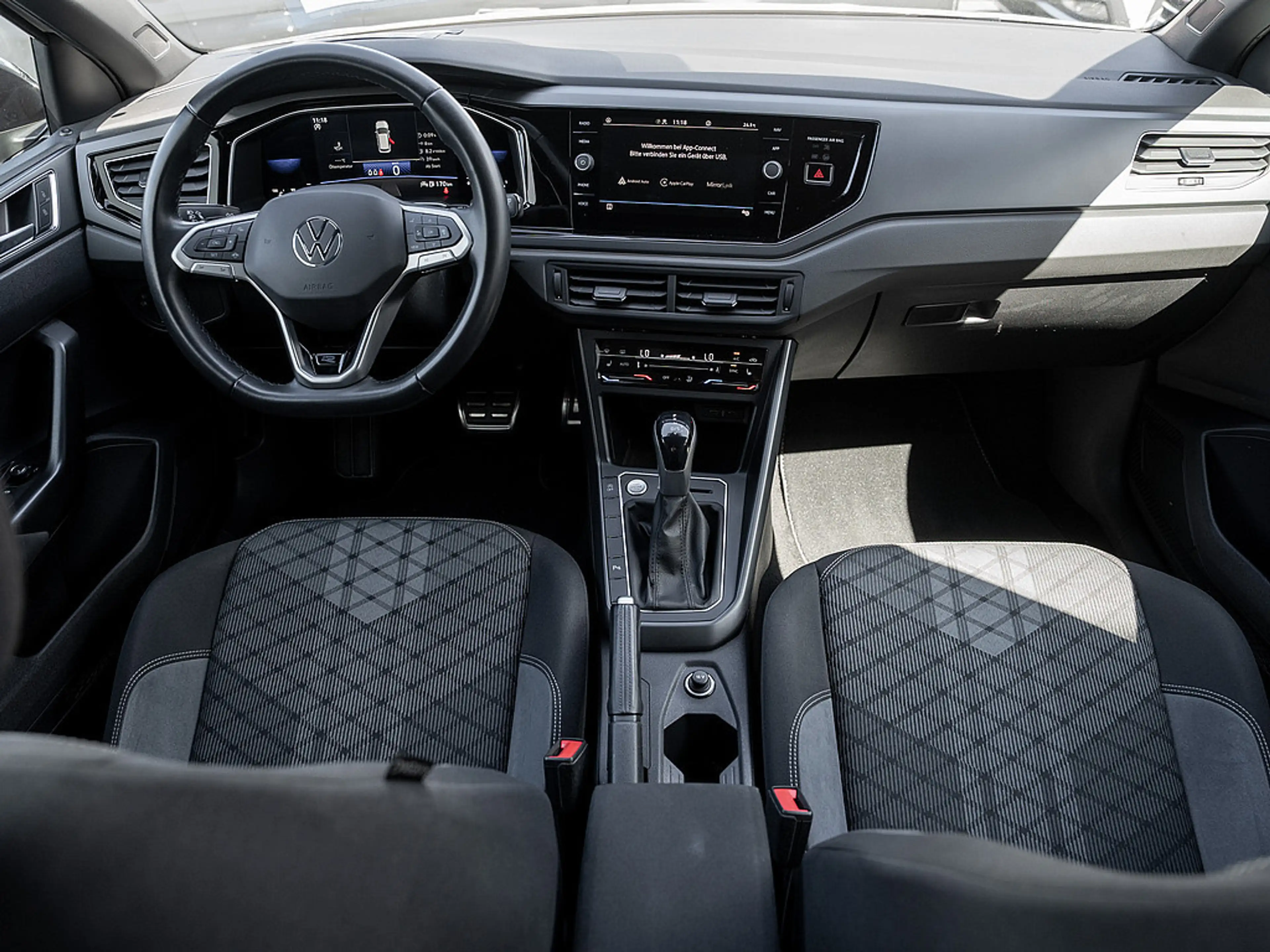 Volkswagen Taigo 1.5 TSI R-Line KAM MATRIX SHZ PDC KLIMA — photo 7