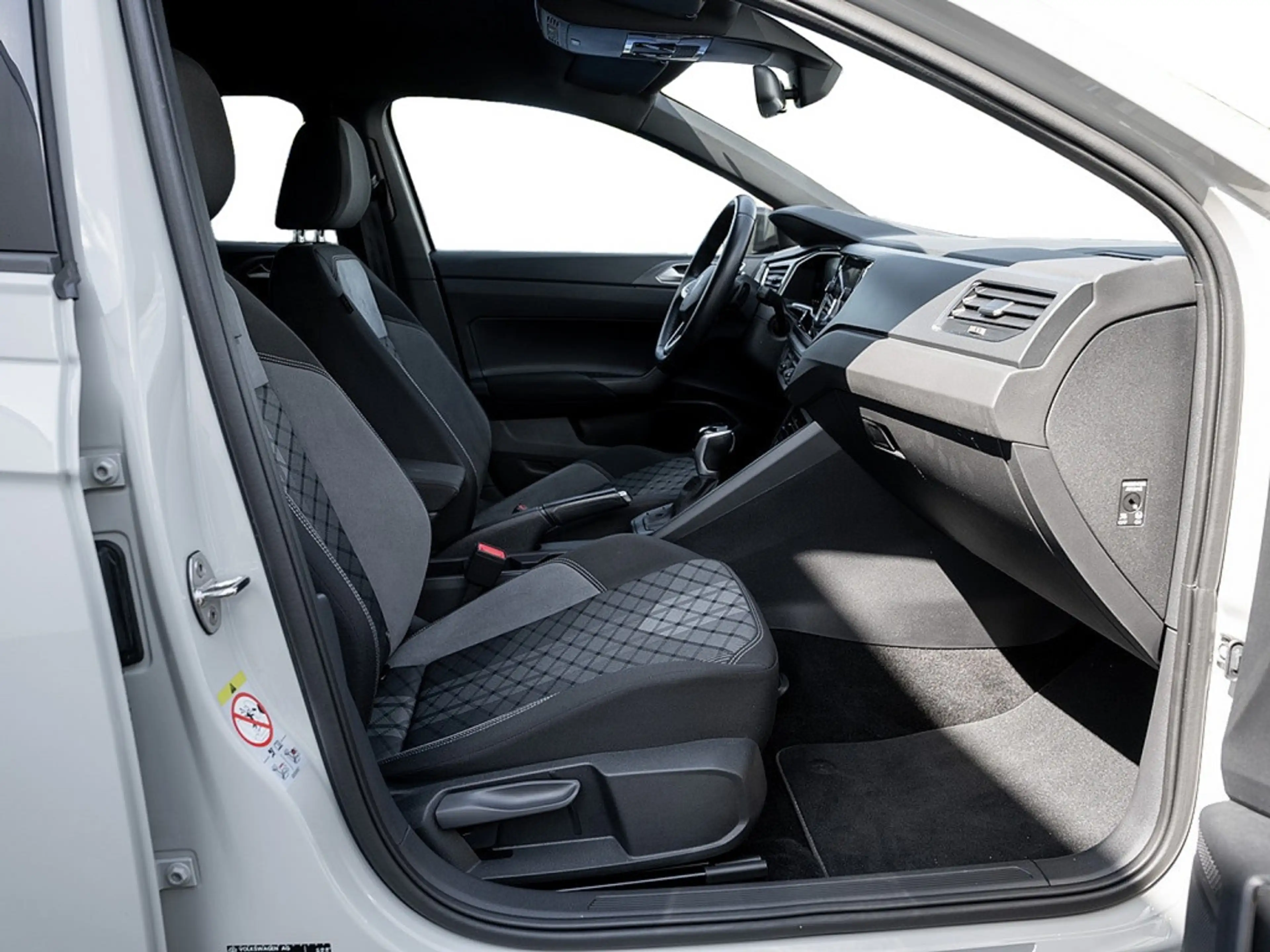 Volkswagen Taigo 1.5 TSI R-Line KAM MATRIX SHZ PDC KLIMA — photo 3