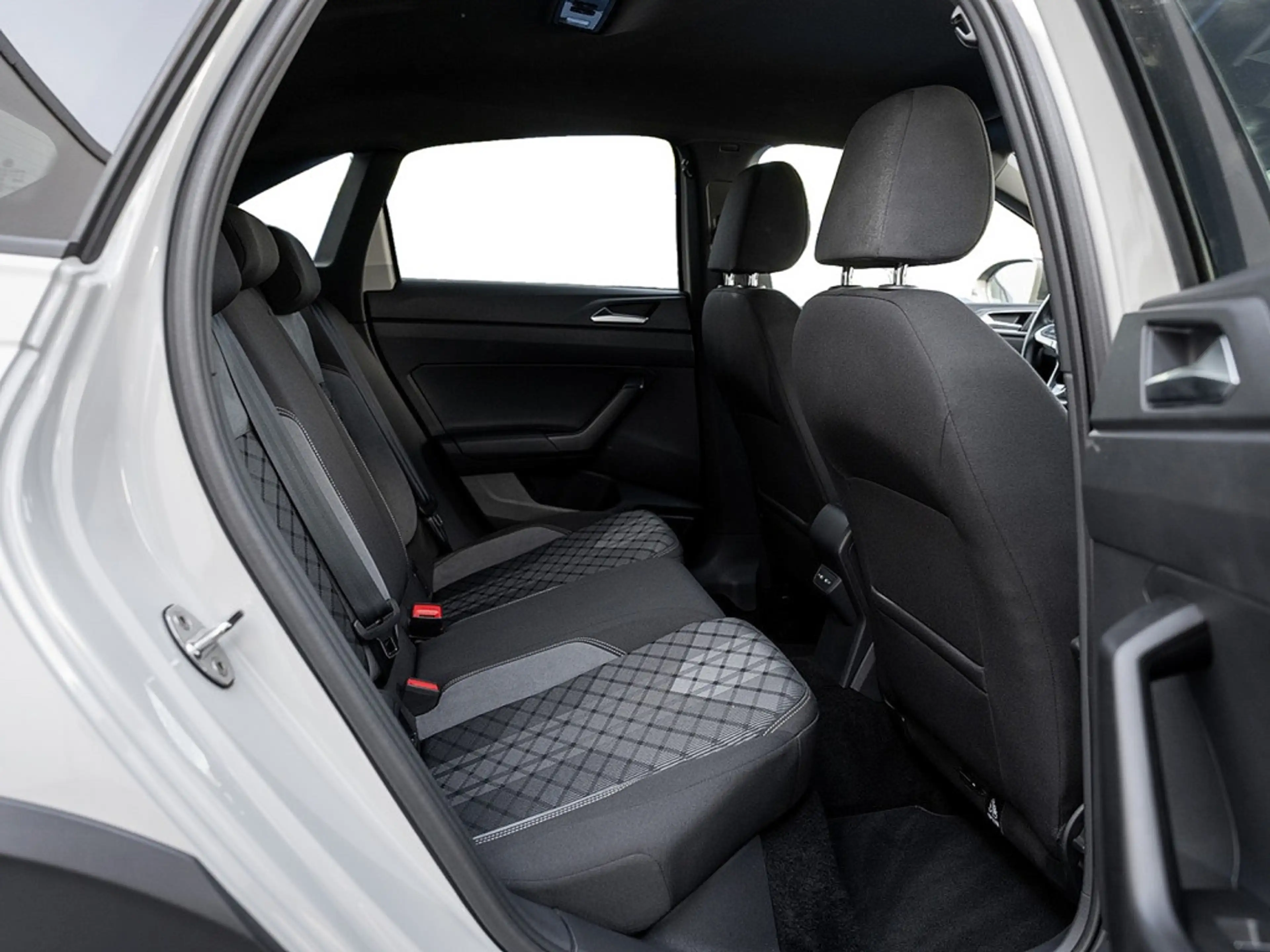Volkswagen Taigo 1.5 TSI R-Line KAM MATRIX SHZ PDC KLIMA — photo 5