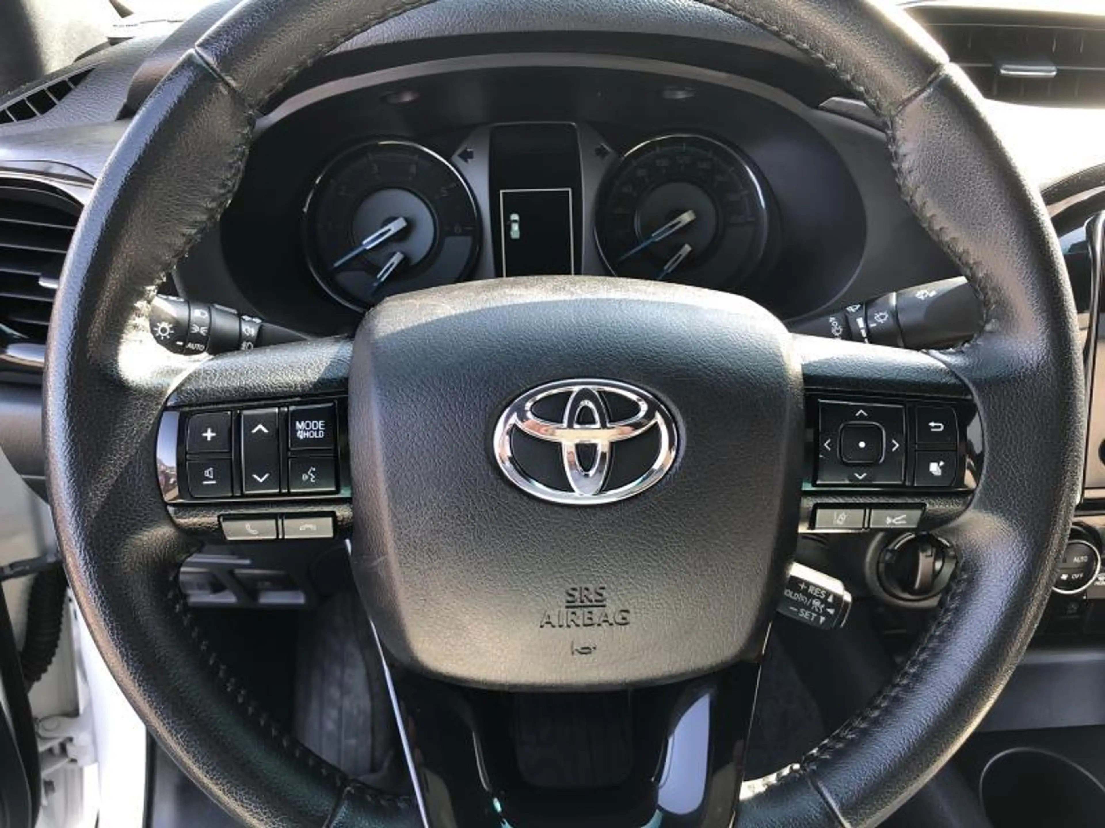 Toyota Hilux Invincible — photo 13