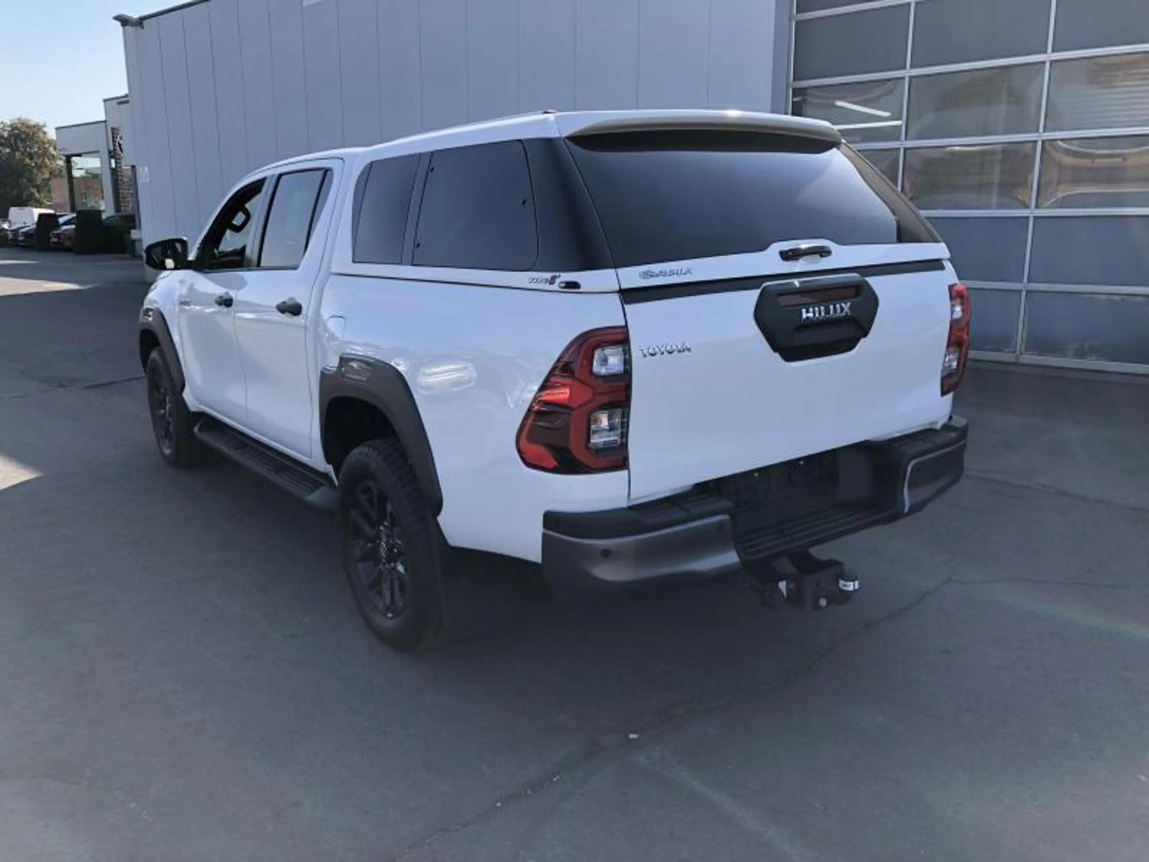Toyota Hilux Invincible — photo 3